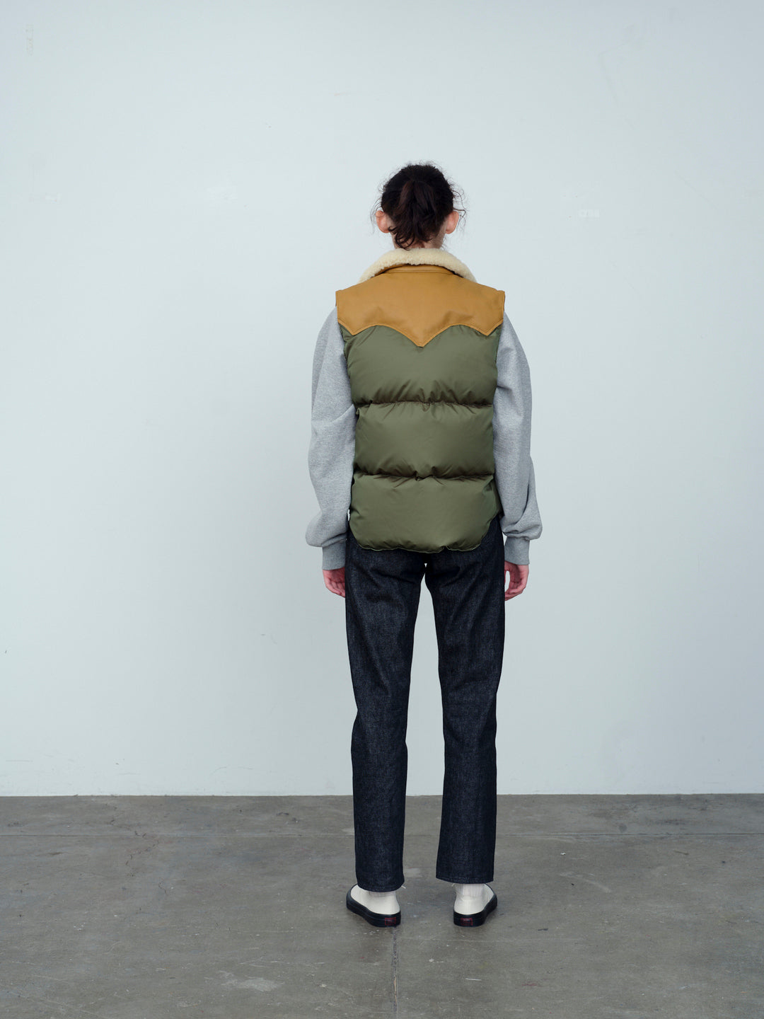 【 25FW PRE-ORDER 】RMFC CHRISTY VEST / OLIVE