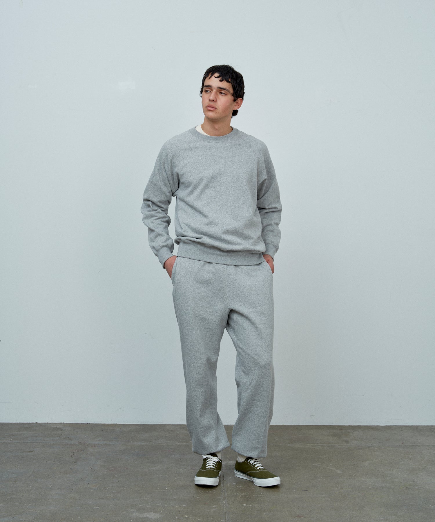 【ほぼ未使用✨】アパルトモン　Crew Neck Volume Knit 滑らか 25FW 】ANATOMICA SWEAT RAGLAN CREW NECK / GREY – A'r11551 FUKUOKA