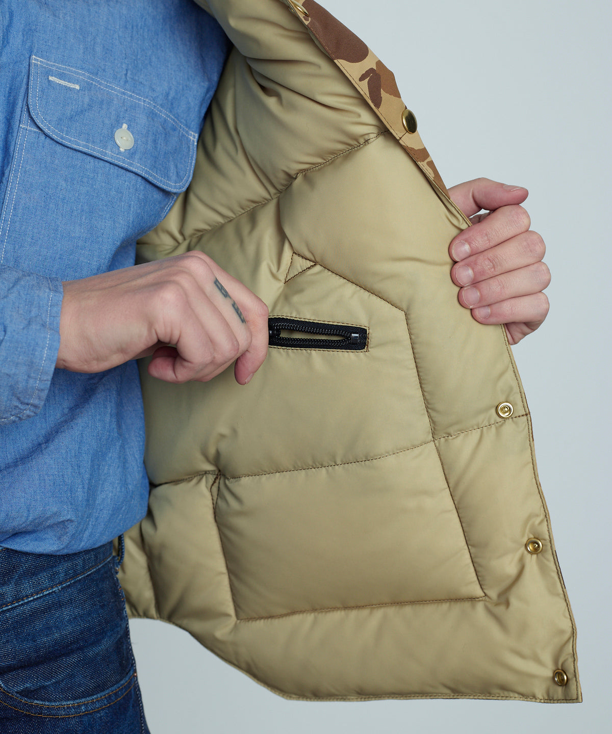 【 25FW 】RMFC HERITAGE DOWN VEST HUNTER CAMO / BROWN