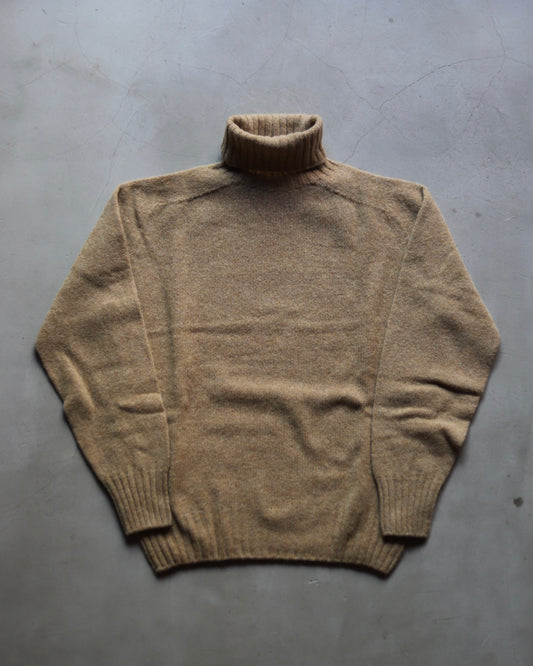 【 24FW 】Der SAMMLER × ESK IAIN ROLL NECK SHETLAND / DESERT