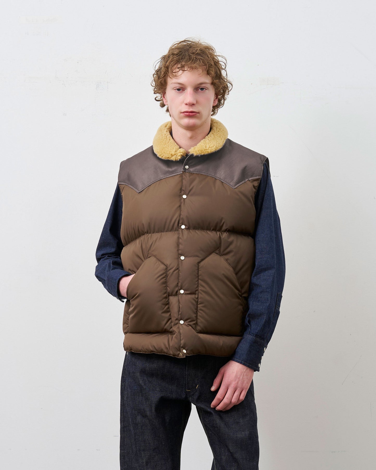 【 26FW PRE-ORDER 】RMFC CLASSICS CHRISTY VEST / D.BROWN