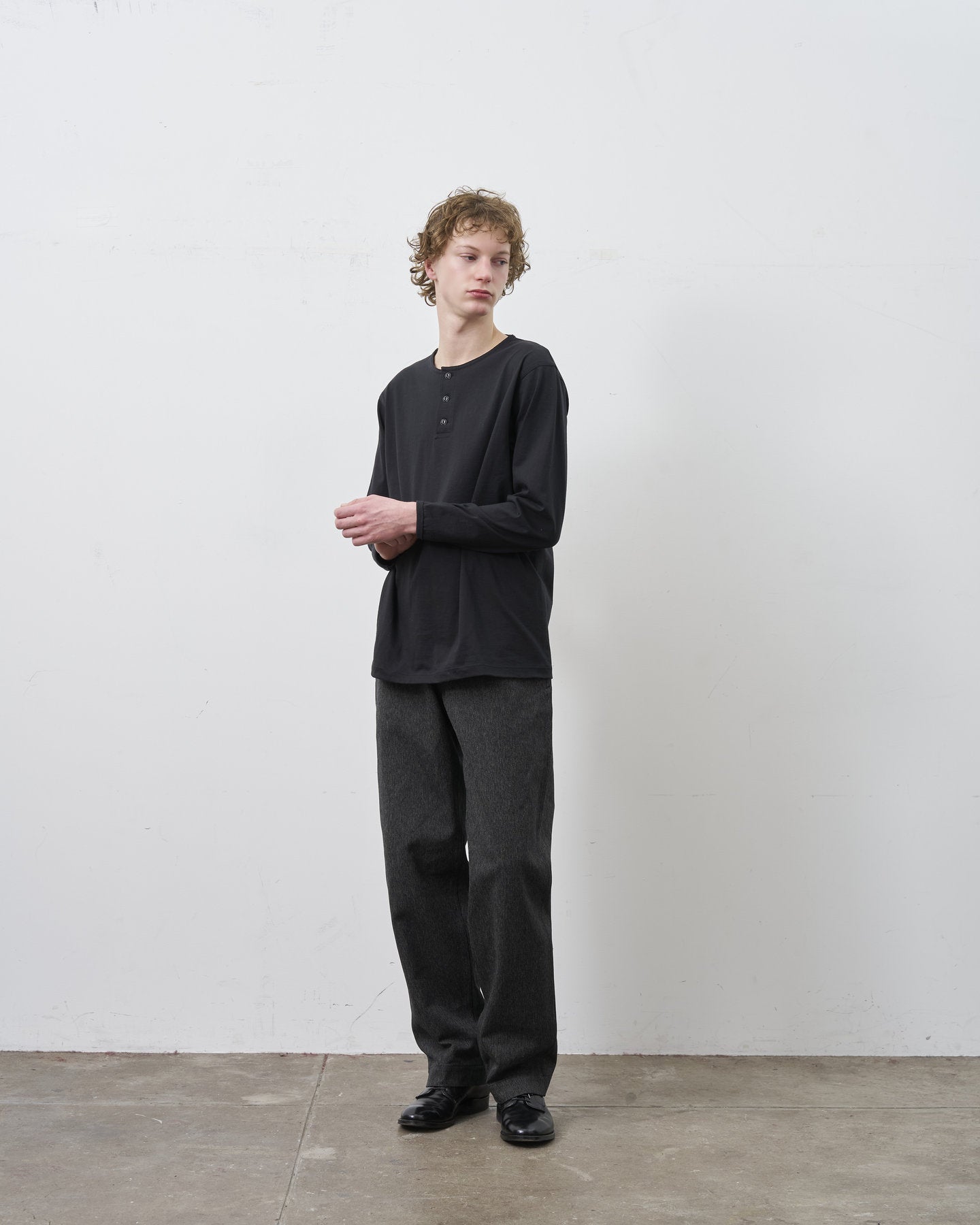 【 26SS 】BIGYANK HENRY NECK LS  TEE / BLACK