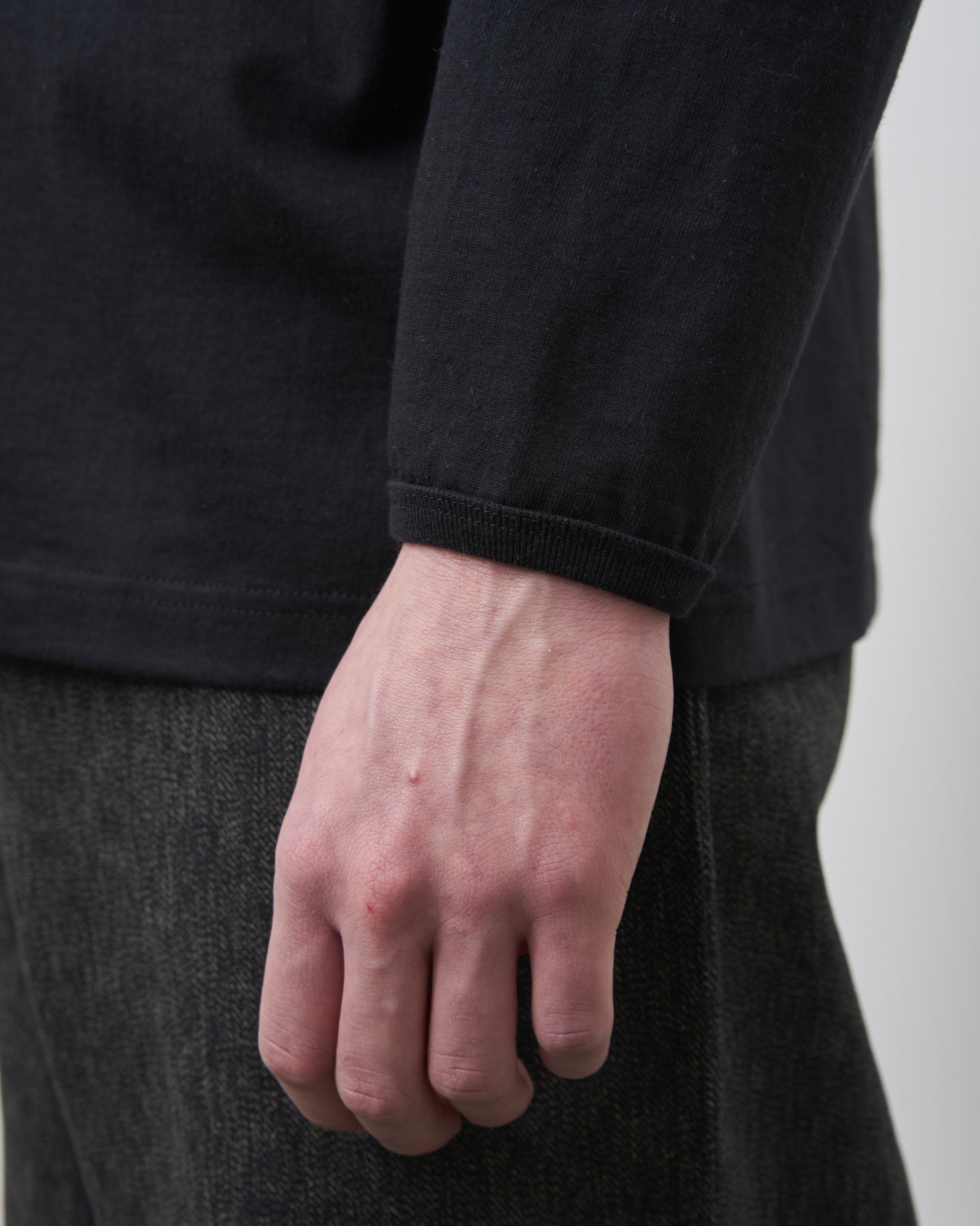 【 26SS 】BIGYANK HENRY NECK LS  TEE / BLACK
