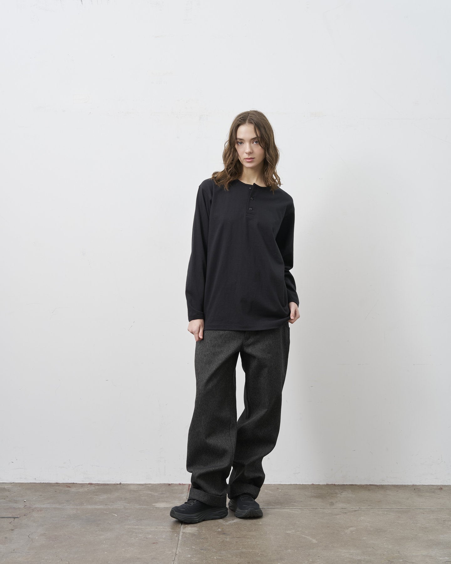 【 26SS 】BIGYANK HENRY NECK LS  TEE / BLACK