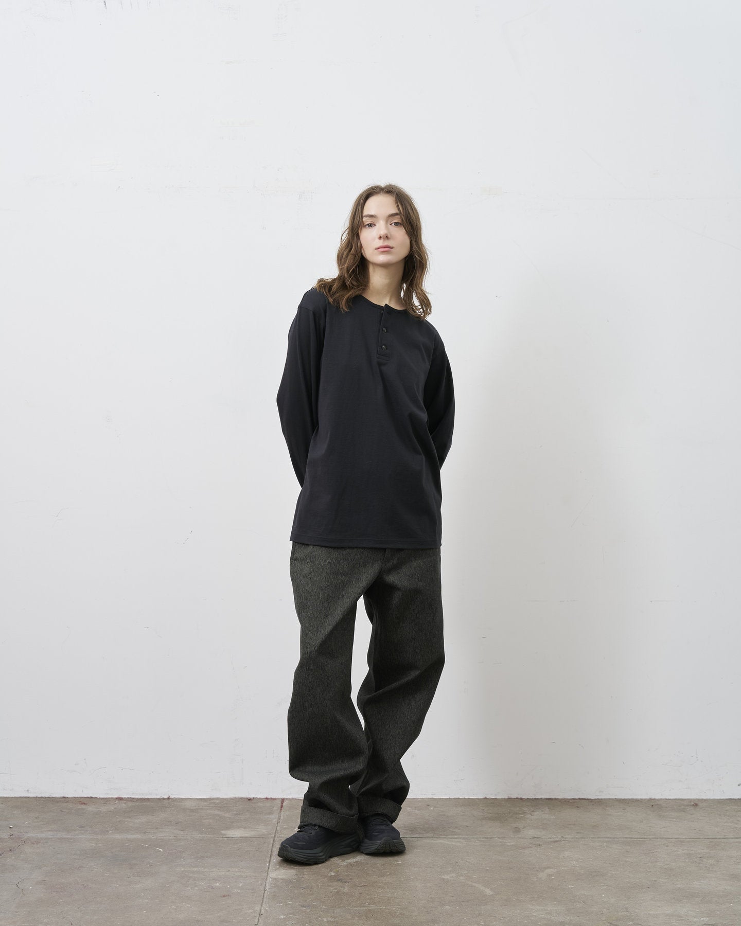 【 26SS 】BIGYANK HENRY NECK LS  TEE / BLACK