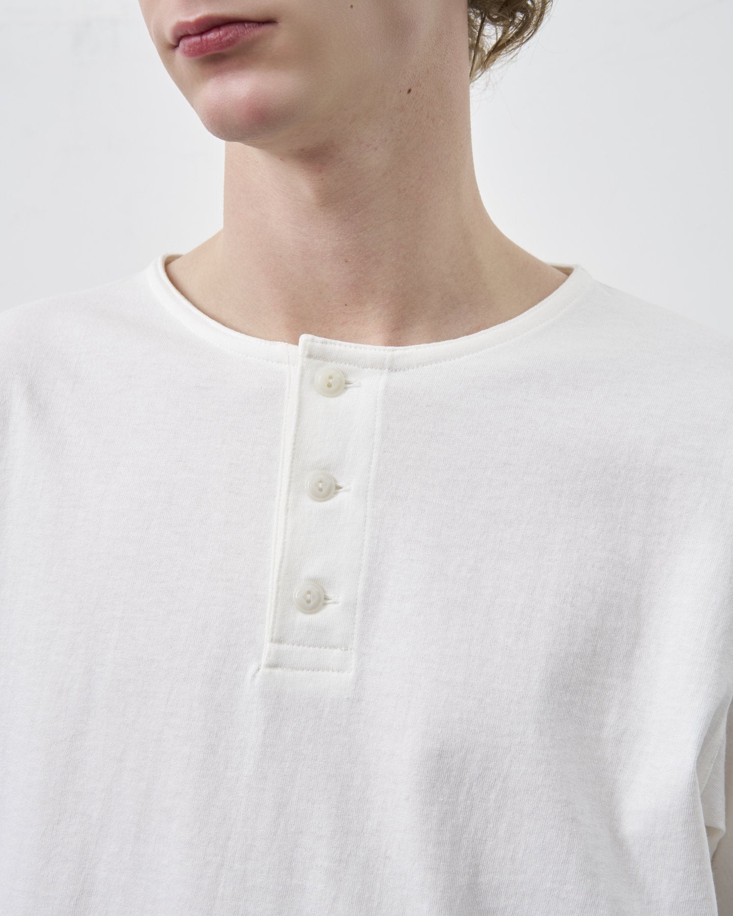 【 26SS 】BIGYANK HENRY NECK LS  TEE / WHITE