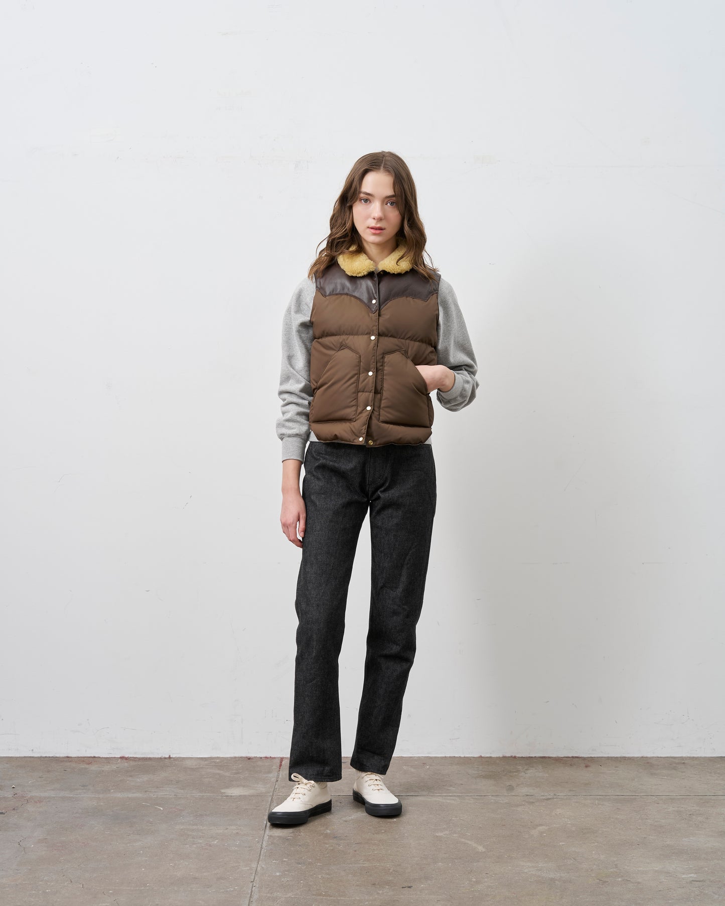 【 26FW 】RMFC CLASSICS KOURTNEY VEST / D.BROWN