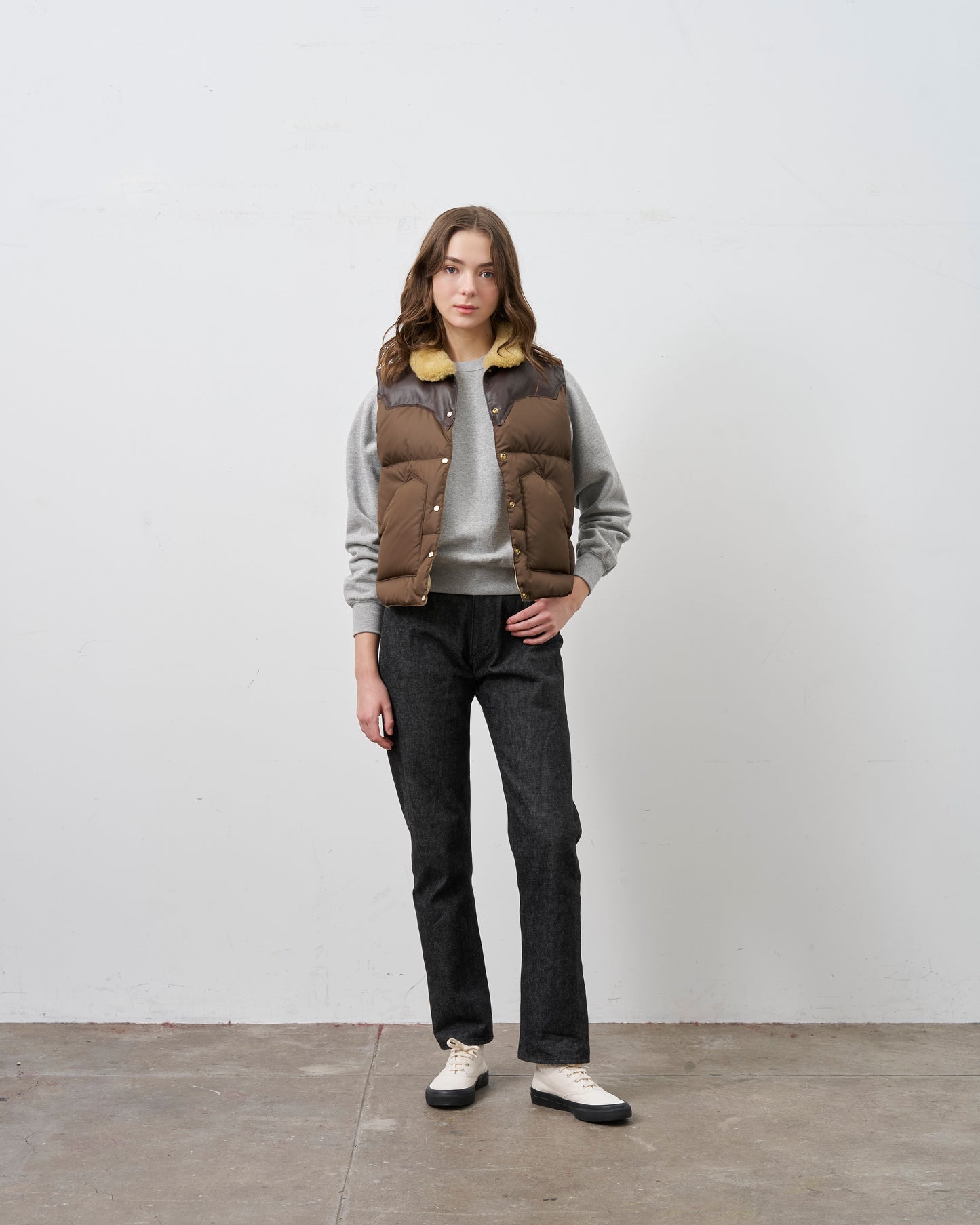 【 26FW 】RMFC CLASSICS KOURTNEY VEST / D.BROWN