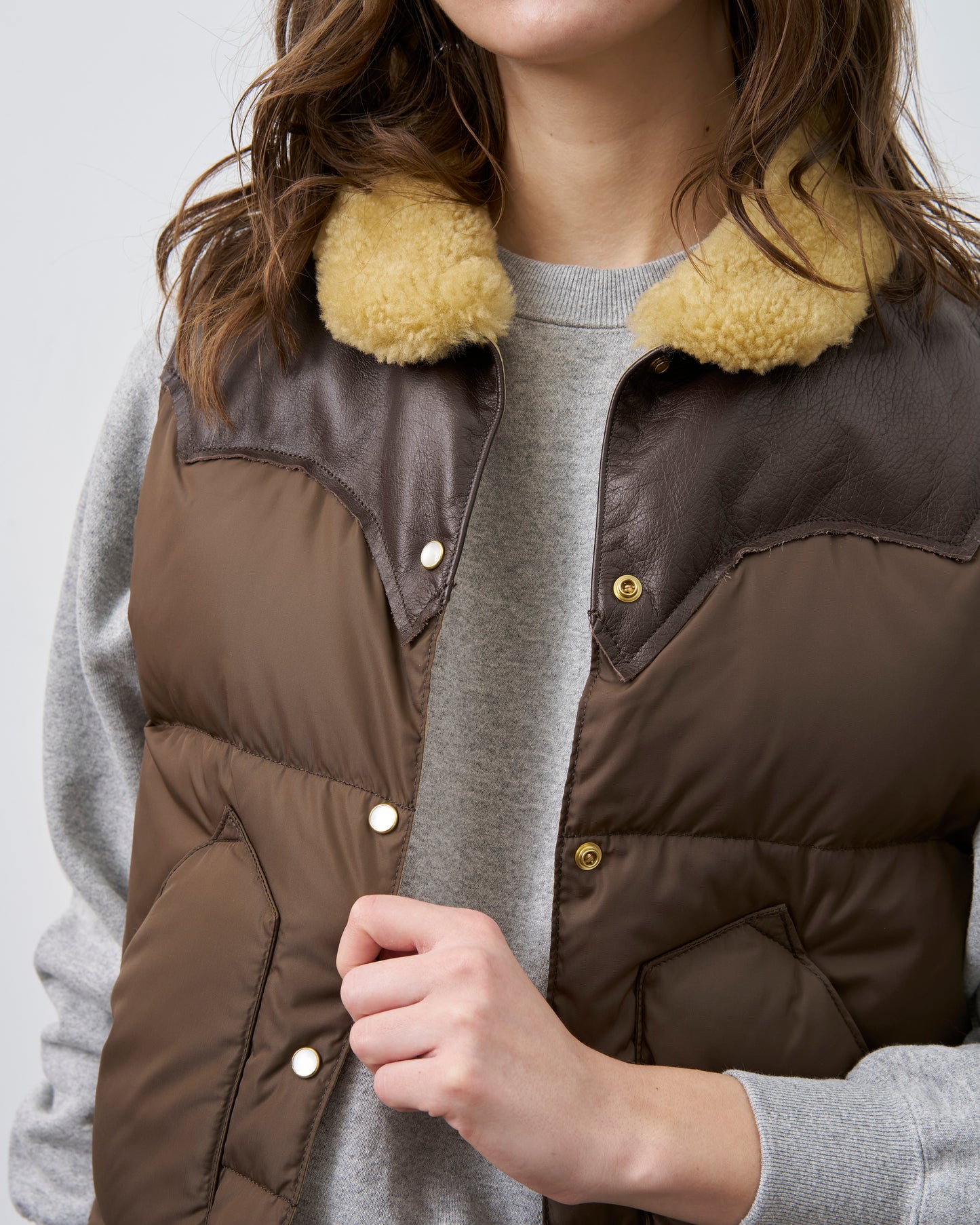 【 26FW 】RMFC CLASSICS KOURTNEY VEST / D.BROWN