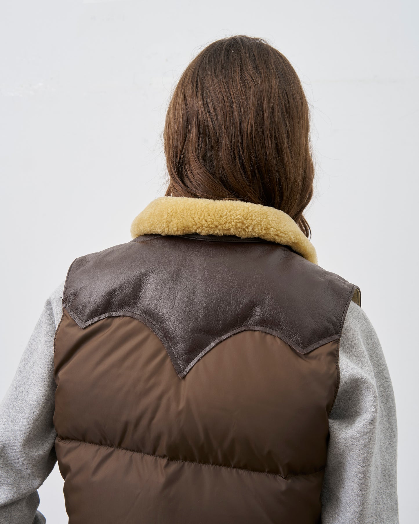 【 26FW 】RMFC CLASSICS KOURTNEY VEST / D.BROWN