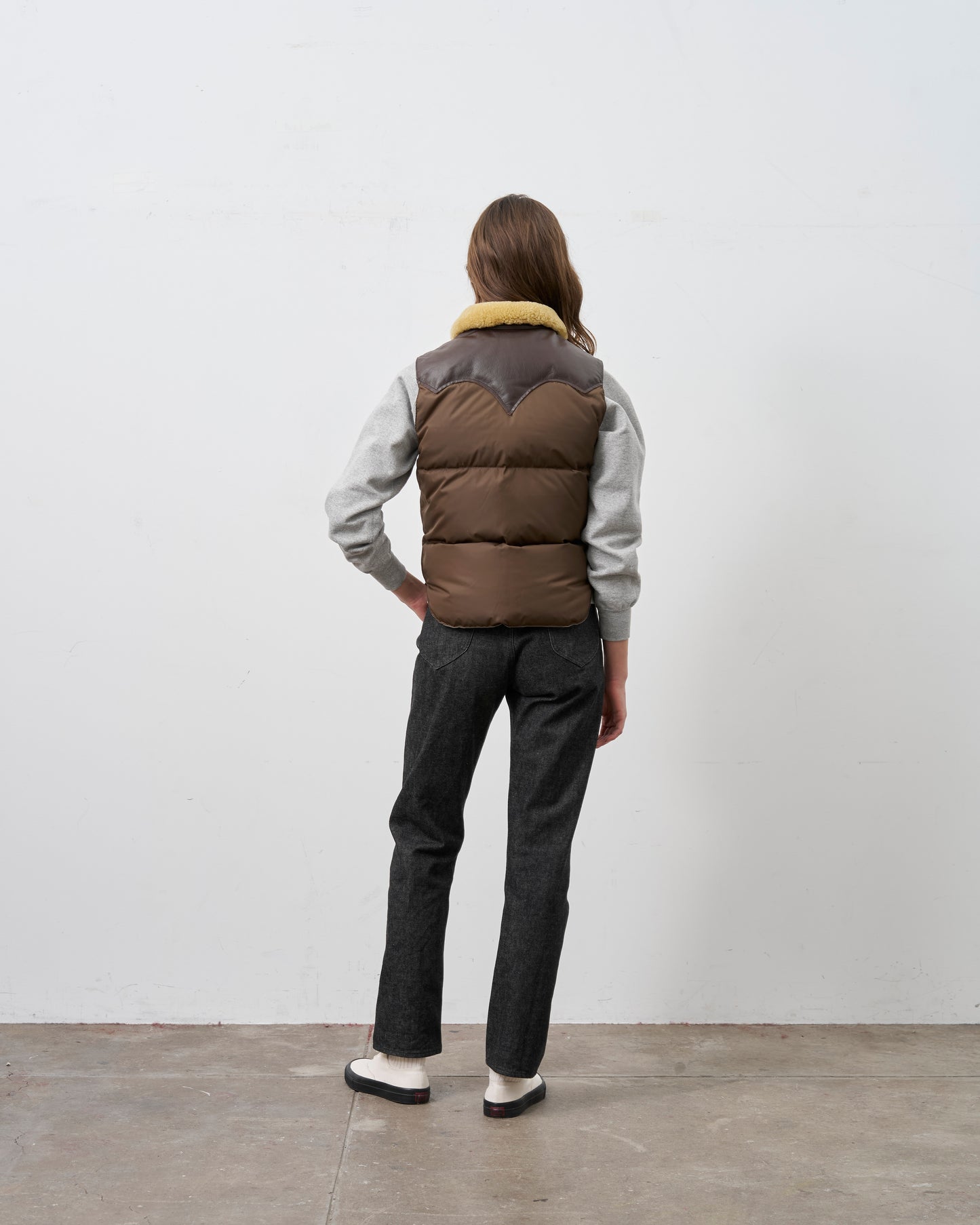 【 26FW 】RMFC CLASSICS KOURTNEY VEST / D.BROWN