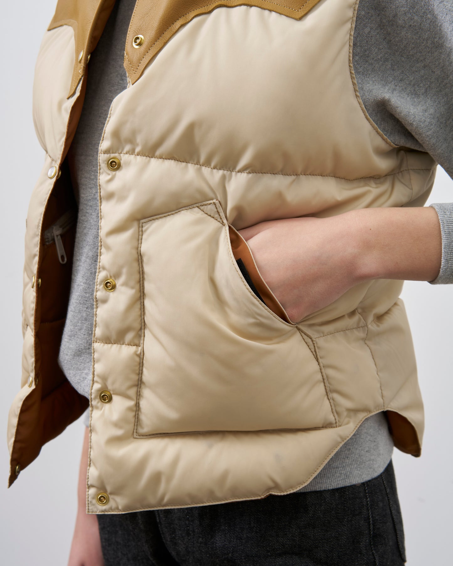 【 26FW 】RMFC CLASSICS KOURTNEY VEST / L.BEIGE