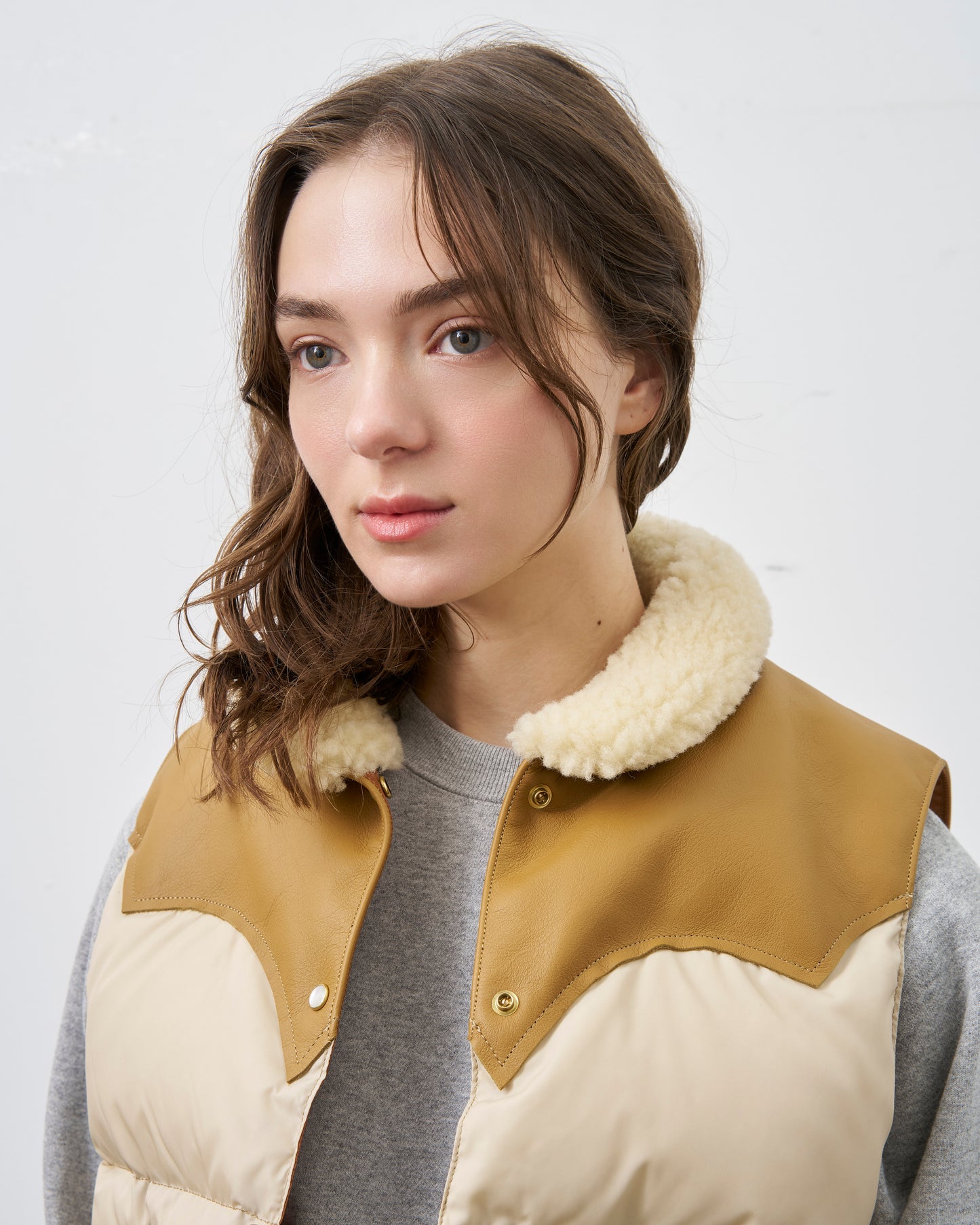 【 26FW 】RMFC CLASSICS KOURTNEY VEST / L.BEIGE