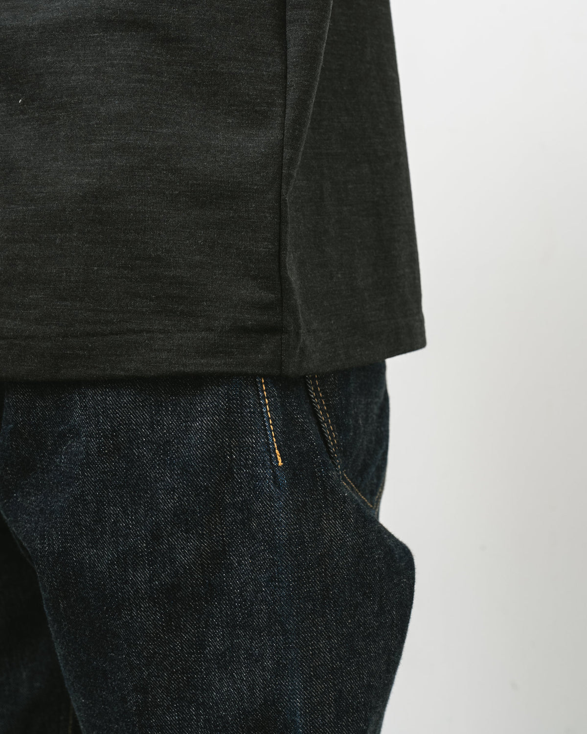【 26FW 】 ANATOIMCA SFM RIGHT FRONT TEE / CHARCOAL